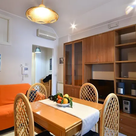 On The Beach Apartment Mazzeo